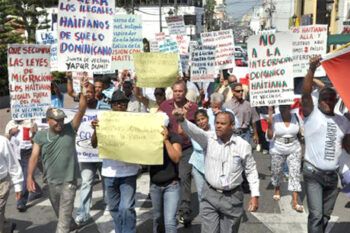 Protestan en contra de la presencia de haitianos indocumentados
