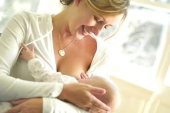 La personalidad afecta decisión de la madre de amamantar a su bebé