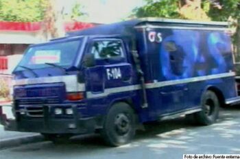 Guardianes habrían robado valija con RD$20 millones