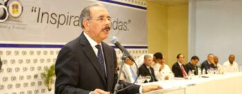 Presidente Medina promete ampliar espacio del Instituto Politécnico Loyola