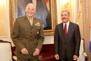 Presidente Medina trata temas regionales con jefe del Comando Sur de EEUU