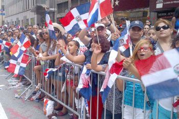 Merengue, bachata y gran algarabía en colorido desfile dominicano en NY
