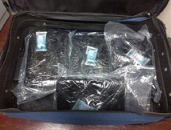 Frustran transacción de 4.66 kilos de droga en lavadero de autos