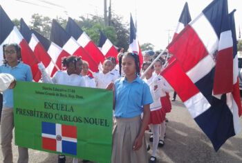 Realizan gran desfile con motivo apertura del nuevo año escolar