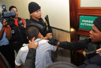 Procuraduría suspende agente acusado de agredir camarógrafo de SIN