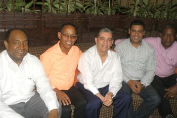 Ministro Educación realiza visita sorpresa a diputado Frank Soto