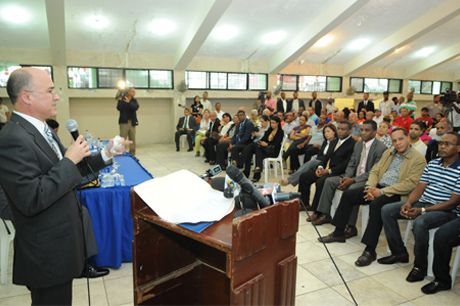 Dimínguez Brito recibe grupo de repatriados ayudará en su proceso de reinserción