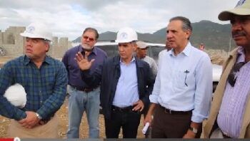Ministro Administrativo supervisa proyecto habitacional en Boca de Cachón