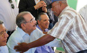 Presidente Medina con arroceros. 