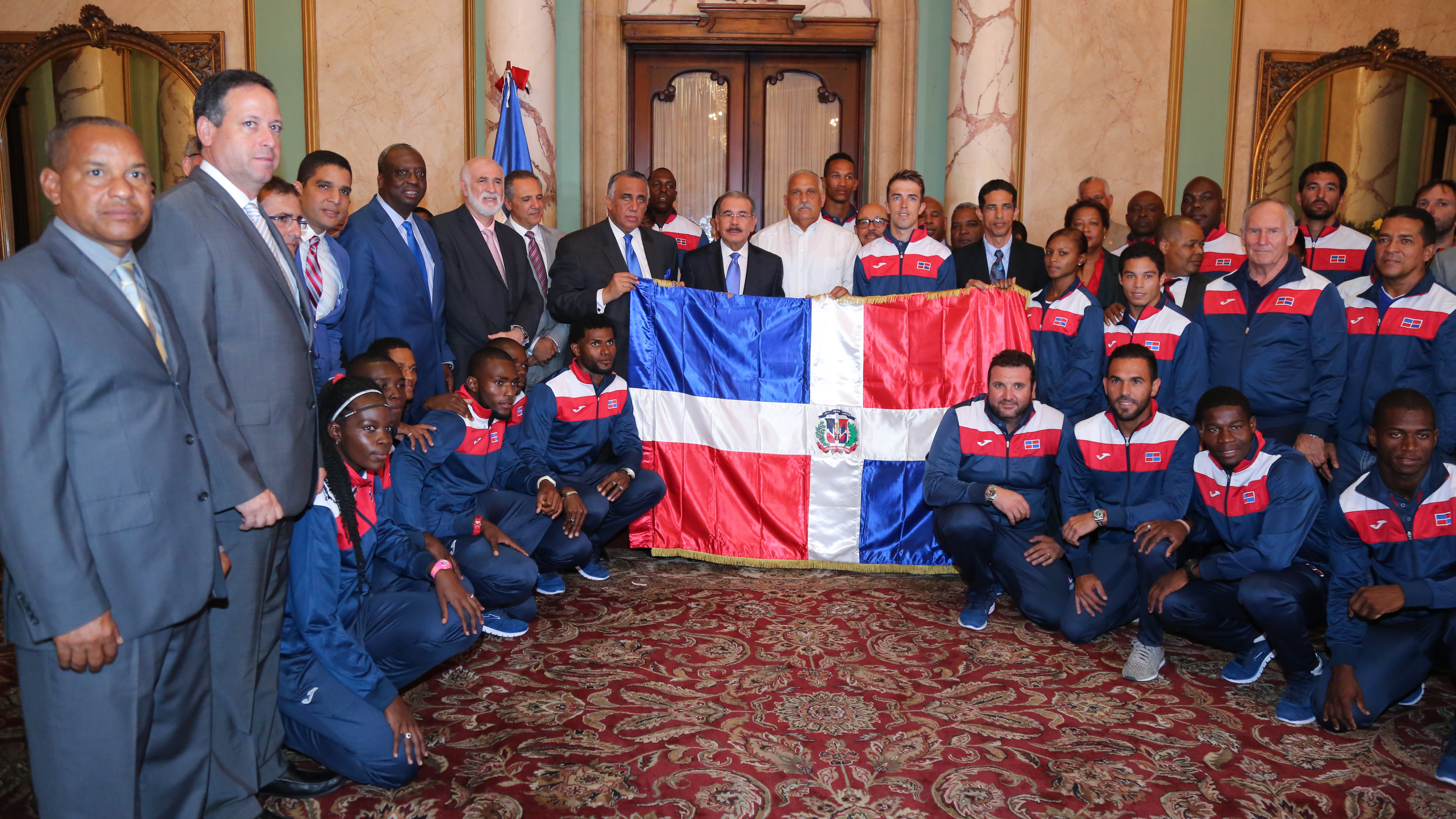 Danilo Medina pide a atletas van a Río, elevar bien alto Bandera Dominicana