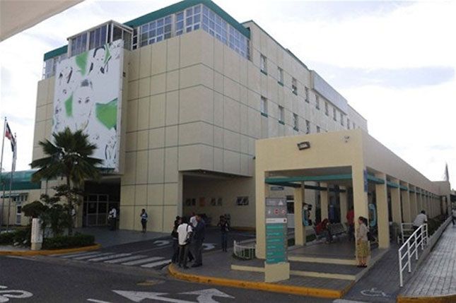 Abanico obliga a evacuar pacientes de cuidados Intensivos en hospital Marcelino Vélez