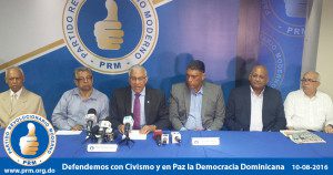 Autoridades del PRM en rueda de prensa.