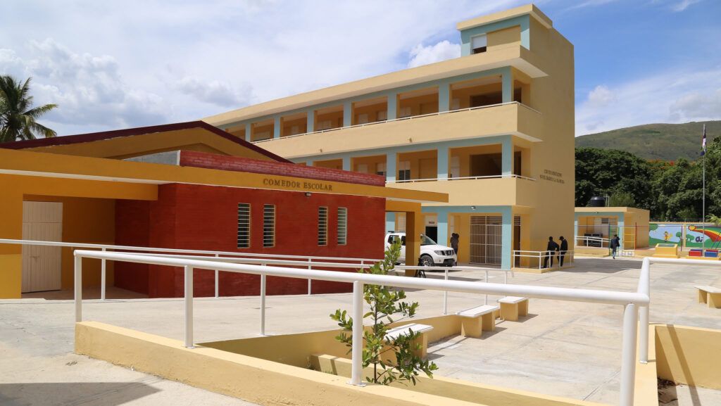 Alegría en San Juan: Gobierno entrega 70 nuevas aulas y obras viales