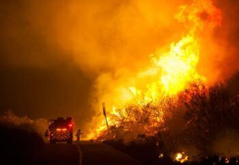Fuego arrasa con más de 10 mil hectáreas en California