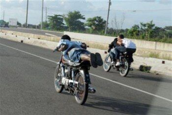Solo una persona podrá viajar en motocicletas