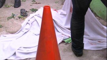 Niño muere al caerle encima una pared en sector Los Ríos