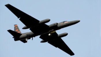 Un avión militar espía se estrella en el centro de California USA