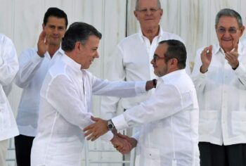 Gobierno de Colombia y FARC firman la paz, tras 52 años de guerra