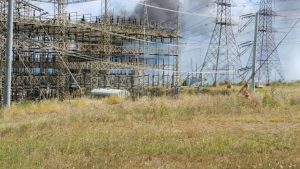 El Jefe de Bomberos asegura que un siniestro en la Central Aguirre en Salinas ocasionó el colapso total del sistema eléctrico en la Isla. Foto / Cuerpo de Bomberos de Puerto Rico