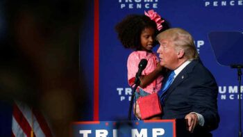 (VIDEO) Niña le hace pasar mal rato a Donald Trump
