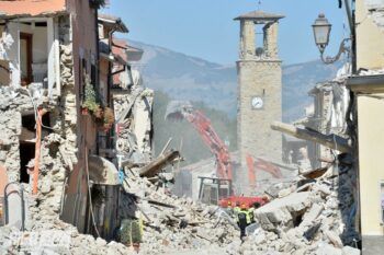 Un fuerte terremoto de magnitud 6,6 sacude el centro de Italia