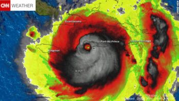 Matthew sube categoría 4 y se cierne sobre Florida