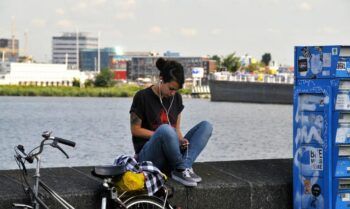 LA SECRETA GUERRA ENTRE SMARTPHONES Y LA RADIO FM