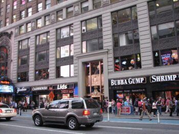 Dominicanos residentes en EEUU serán afectados con aumento tarifas migratorias