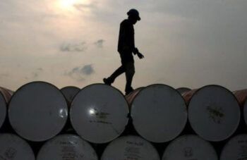 El petróleo de Texas baja un 1,50% y cierra en 44,66 dólares el barril