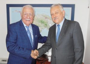 El Ministerio de Energía y Minas (MEM) confirmó hoy que ha estado en contacto con instituciones gubernamentales de Rusia a fin de establecer vínculos de cooperación técnica para continuar investigando el potencial que tiene el país en materia de hidrocarburos. La confirmación fue hecha por el ministro Antonio Isa Conde.