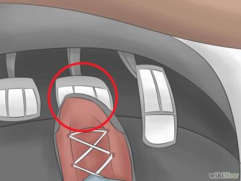 Cómo actuar si se atasca el pedal del acelerador