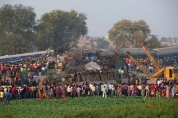100 muertos en la India por catástrofe ferroviaria