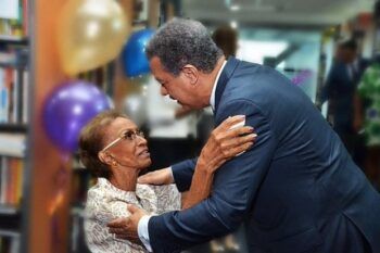 Madre de Leonel Fernández tiene varios días interna