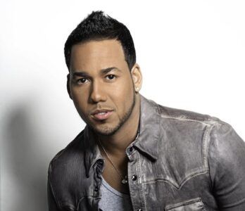 Europa cae ante los pies Romeo Santos