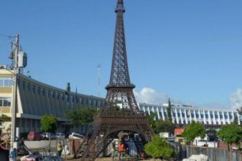 El alcalde Francisco Peña dice que no sabe a que país pertenece la Torre Eiffel