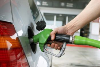 Precios de algunos combustibles bajan centavos y suben un peso a GLP