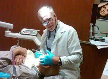 Falso dentista extrae a paciente diez dientes sin anestesia