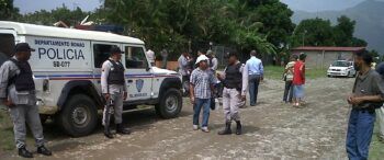 Policías, regalía y ladrones   salen  a las calles