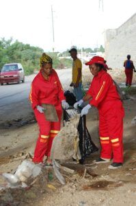 Recogida de basura en Santo Domingo Norte.