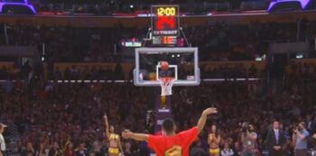 (VIDEO) Fanático encesta canasto de media cancha y gana US$95 mil
