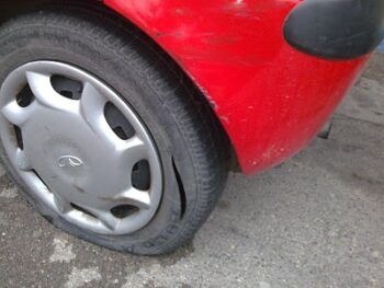 ¿Qué se puede hacer si la llanta se revienta?