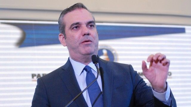 Luis Abinader: “PRM ha sabido honrar memoria de Peña Gómez”