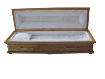 (VIDEO) Arrebatan un cadáver a su familia en el cementerio por una deuda