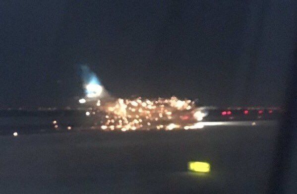 Se incendia avión en el aeropuerto John F. Kennedy