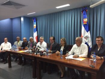 Sector empresarial de Puerto Plata piden atención a malas condiciones de vías y contaminación vertedero