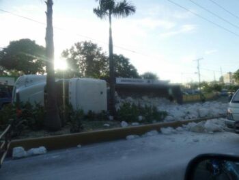 Se vuelca patana en la 27 de febrero próximo a la OMSA