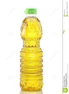 (VIDEO) Se bebe una botella de aceite por  1,000 pesos.