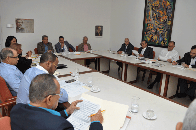 Proponen aumento de 15% al salario mínimo