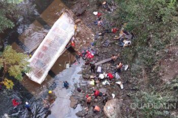 18 muertos en Panamá tras caer autobús a barranco