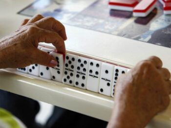 Hombre mata joven durante una partida de dominó